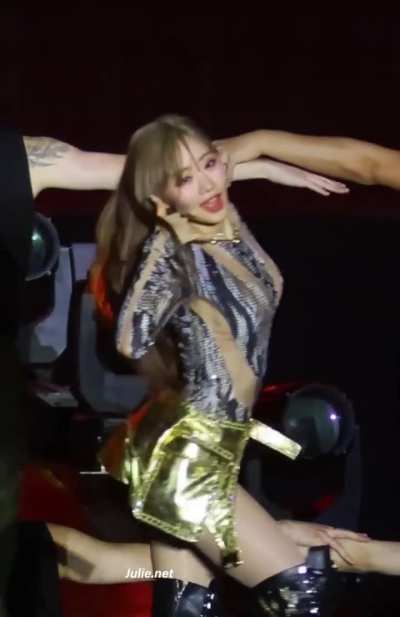 KISS OF LIFE - Julie (HOLY....😲😵)