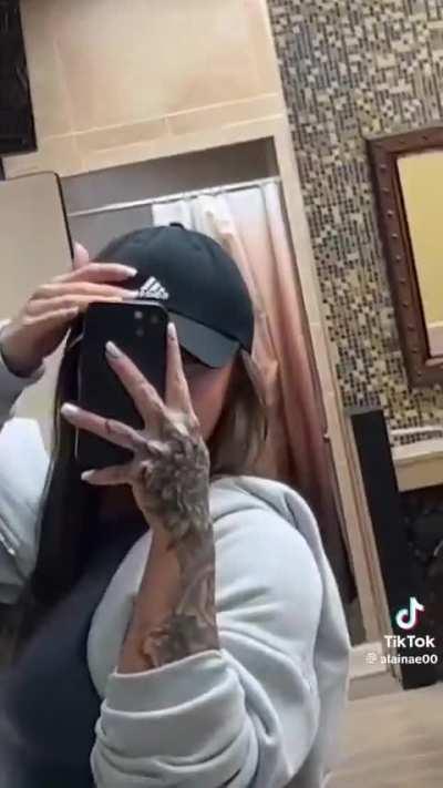 Her 🍑🍑 is perfect 