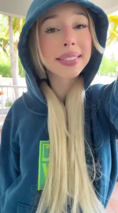 flashing my pussy in public per usual