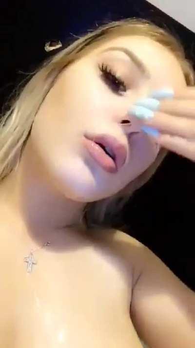 22 [F4M] [ Snapchat ] [griffinky09]Press the up arrow and I'll send an instant nude. Always in the mood for s*xting👍