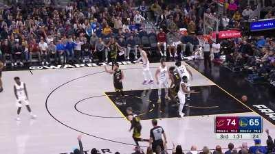 [Highlight] Steph anticipating contact leans in to make a ridiculous three