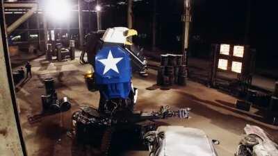 Американцы выставили против японской мехи свою вторую меху, и сделали клинч