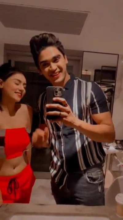 mallika raandi jaanti hai saali kutiya ki isko dhekar sabka muth nikal jatha hai lekin fhir bhi raandi ko apna muth nikalne vali slim kamar ke sath bada gol mol navel dhikana 💦💦💦💦💦💦💦💦💦💦 taki aur log iss par muth nikal sake aur majha le sake , tum sab ke l