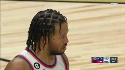 [Highlight] Jalen Brunson shows why he was worth every penny (and the second round pick) with the clutch and-1 late in the fourth as the Knicks hold on to beat the Raptors in Toronto