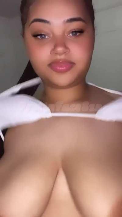 Big Tits 😵‍💫😍🤤 got her whole mega 🔥🔥🔥 even PPV $10 not free 👎🏻
