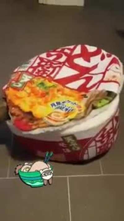 Spicy fur noodles!🔥🐻🐻🍜 Bourbon and Bear in the new Ramen bed💗