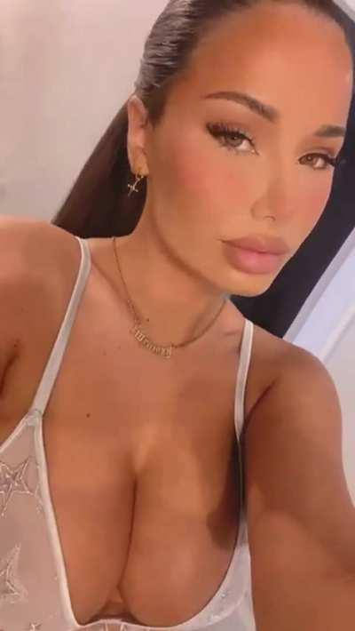 GET HER FULL MEGA FOLDER WITH PICS AND VIDS - LINK IN COMMENTS