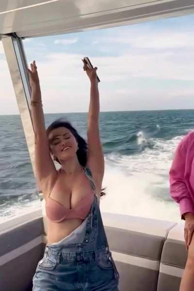 Queen of underarms..