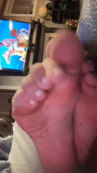 Hot tiktok girl teases me with perfect wrinkly soles
