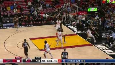 [Highlight] Tyler Herro throws it down on Precious Achiuwa