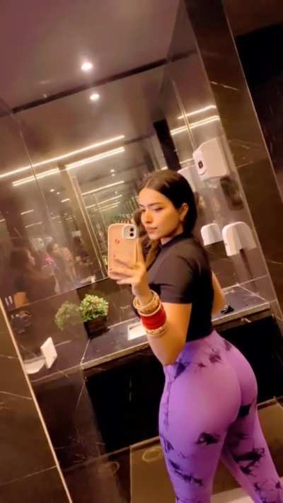 Who’s got the best ASS in punjabans?? Sabto sohni bund kehdi ??