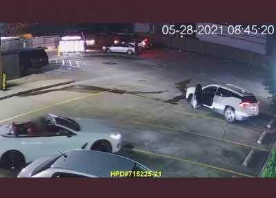 Armed robber shoots victim 7 times before the victim fires back