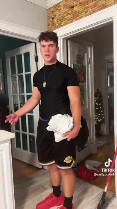 What an awkward dynamic…