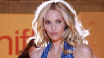 Leslie Bibb Making a Scene on the Runway