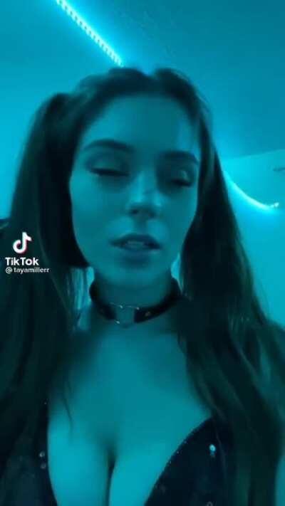 Big tit Harley Quinn 🥵