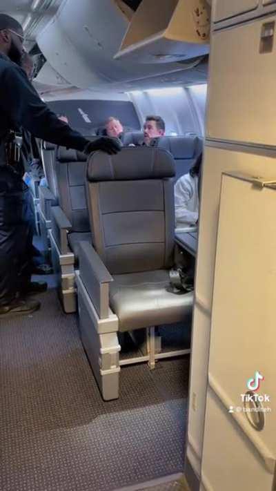 Man forcibly removed from flight after refusing multiple requests to leave from attendants, pilot, and police. All started over being denied a pre-takeoff gin and tonic.