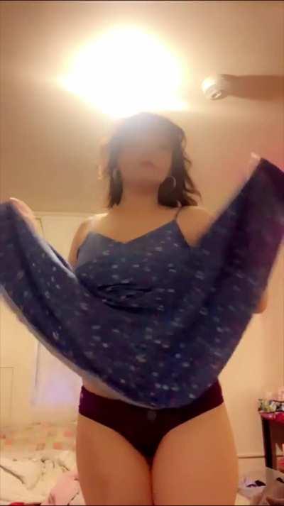 I could get drunk on some pink champagne. Let me shine like a diamond. Let me be your one time beauty queen 🩵 