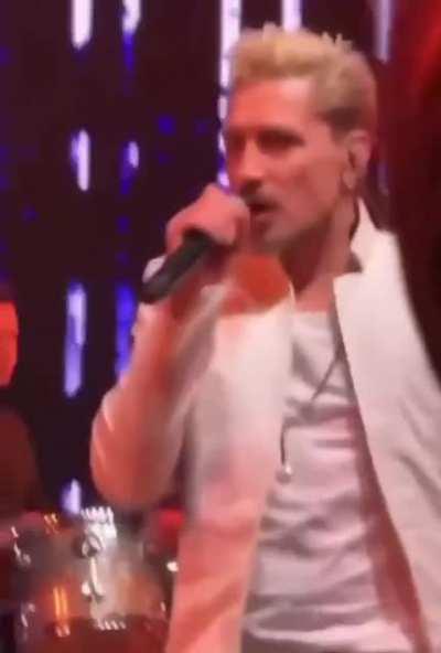 Думаю ему уже похую выступая на этих корпоративах