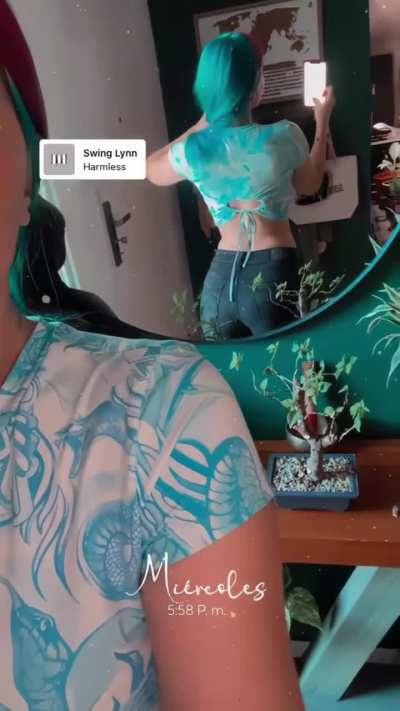 Diana Monster Mostrando Su 