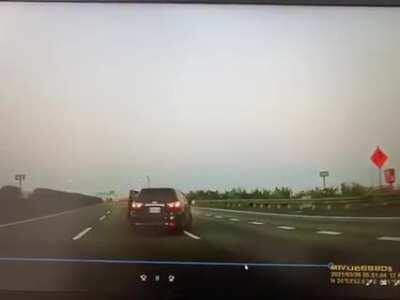 Action movie play on freeway in Taiwan!