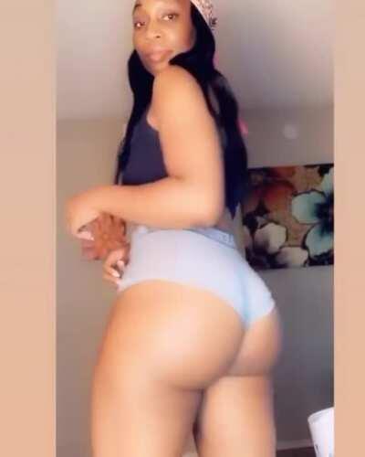 Baddie Central © (@naturally.stacked)