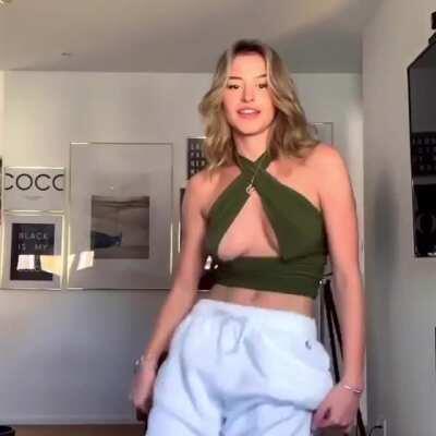 Cleavage and Jiggle 🙈🙈