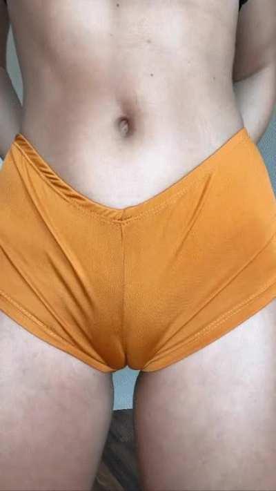 Little cameltoe needs licks