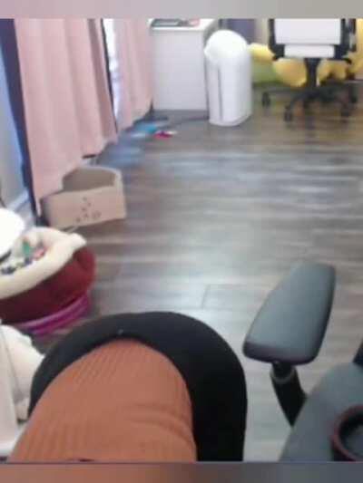 Peeing while getting fucked