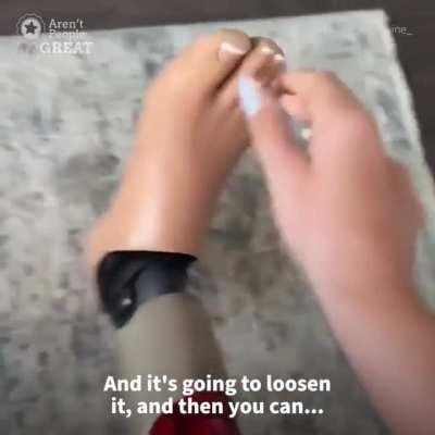 Amputee showcases her independence despite disabilities.