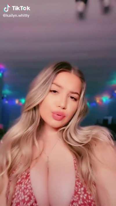 Wish I was that necklace