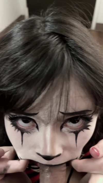 My mouth is always available for you, what better way to receive your dick in a special way!