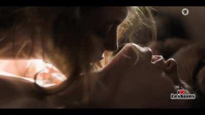 Valerie Stoll & Lia von Blarer (Eldorado KaDaWe - s01e02)