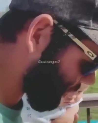 Dad teaching his reflexes to his child