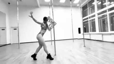 Amateur pole dancing, bit great ass shaking