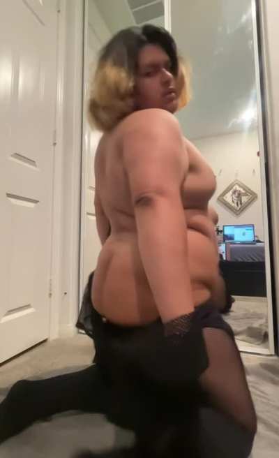 Blondes do really know how to have fun 