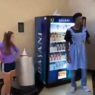 DYLAN porfa desbaneame de tu discord (me llamo DonZaiko) por si solo ve el dylan