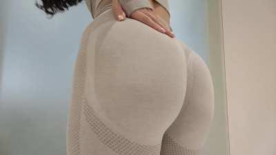 With yoga pants the view is much more erotic...