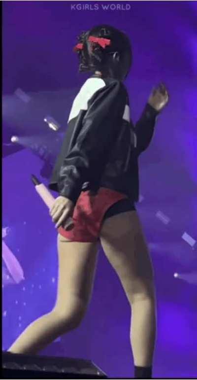 We have been blessed with Jennie cheeks