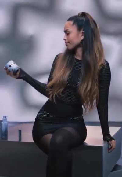 Jokes aside, Rae was looking pretty hot here