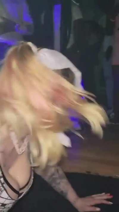 This is how I get down at parties 😈