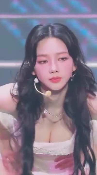 I wanna glaze Karina’s 🍈s. 💦 all over her face and drop it drip from her chin to those soft pillows and then suck on them 🤤