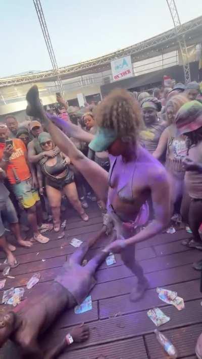 Knocked him out cold (@kimbashy)