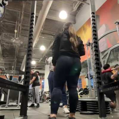 Woman snaps on a creep who invaded her personal space