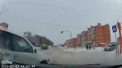 Blind turn causes car crash