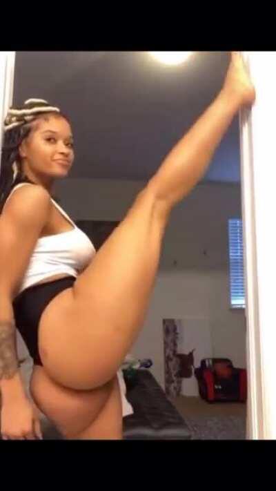 Give it her in this position fast 💦💦