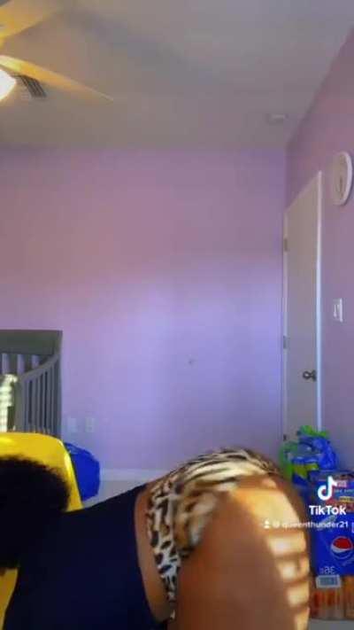 '@1queenthunder' looking fantasthick 😍🔥