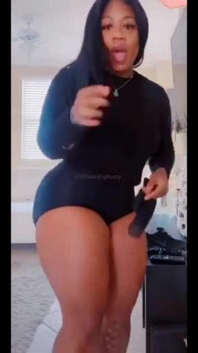 🏋🏾‍♀️🍑🍑