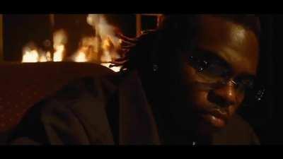 yo escribiendo un ensayo que me dejaron hace 8 meses en una sola noche: