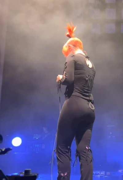 FAT ass juicy (DM to talk about her ass)