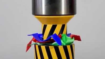 Meu deus....o objeto mais forte do mundo e capaz de destruir a TERRA!